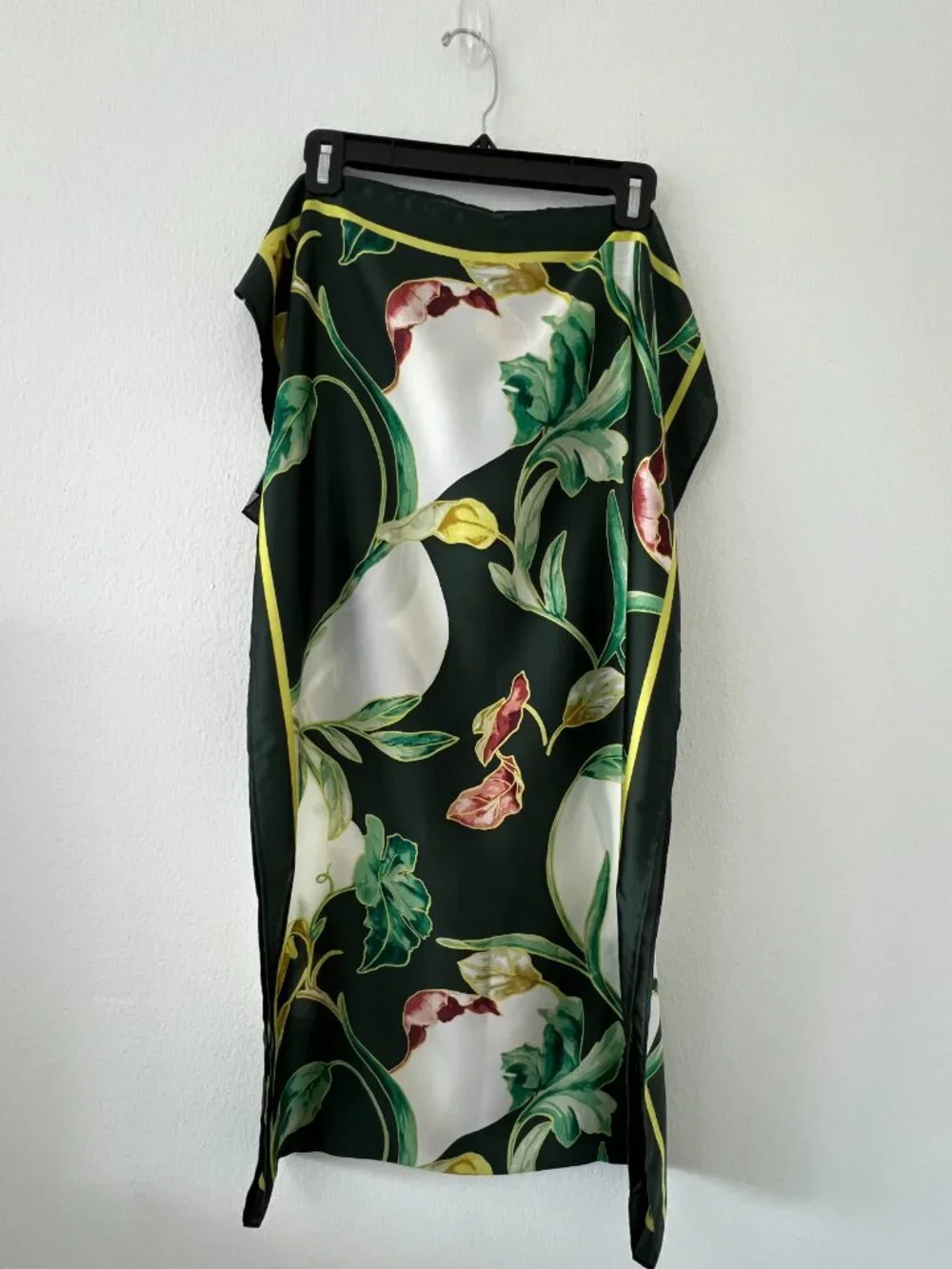 White House Black Market whbm oblong